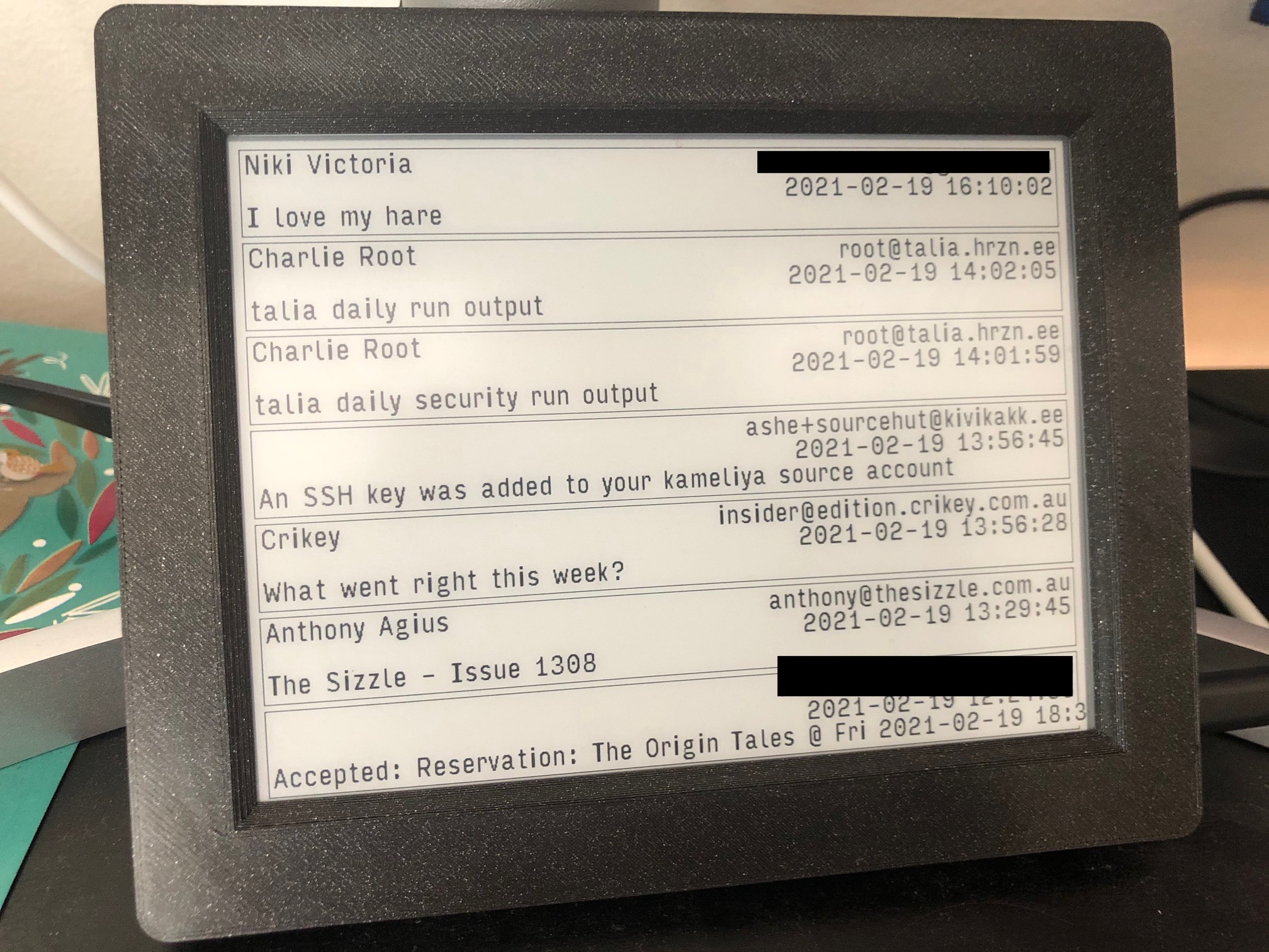 A photo of kmlyink in action. There’s some emails listed on an e-ink display.